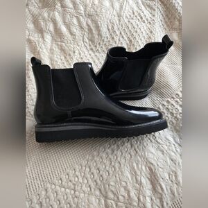 Cougar Black Patent Leather Chelsea Ankle Boots y2k Minimalist  | Size 10